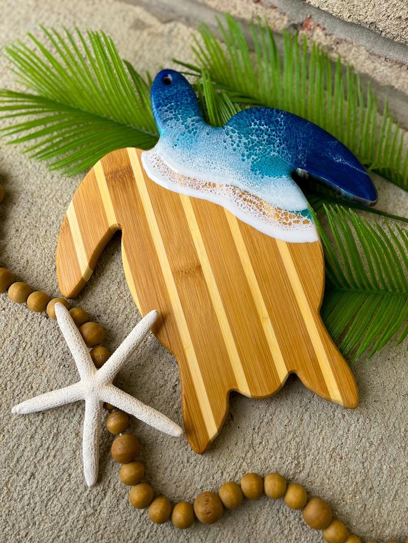 Sea Turtle Charcuterie Board Gift Set, Ocean Resin Cheese Board & Spreader, Coastal Kitchen Decor, Beach House Gift, Marine Biology Gift
