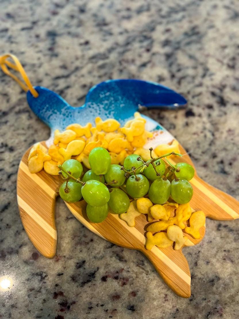 Sea Turtle Charcuterie Board Gift Set, Ocean Resin Cheese Board & Spreader, Coastal Kitchen Decor, Beach House Gift, Marine Biology Gift