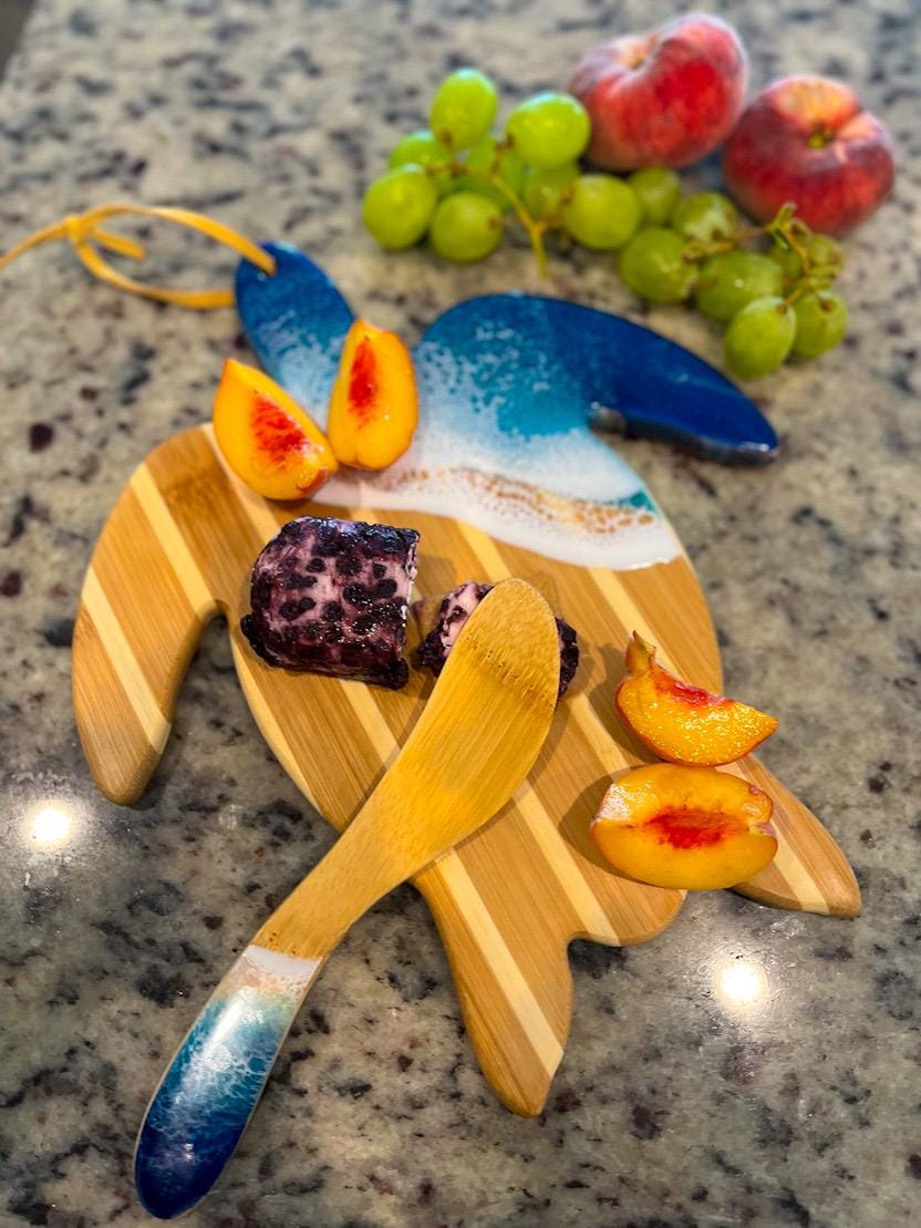 Sea Turtle Charcuterie Board Gift Set, Ocean Resin Cheese Board & Spreader, Coastal Kitchen Decor, Beach House Gift, Marine Biology Gift