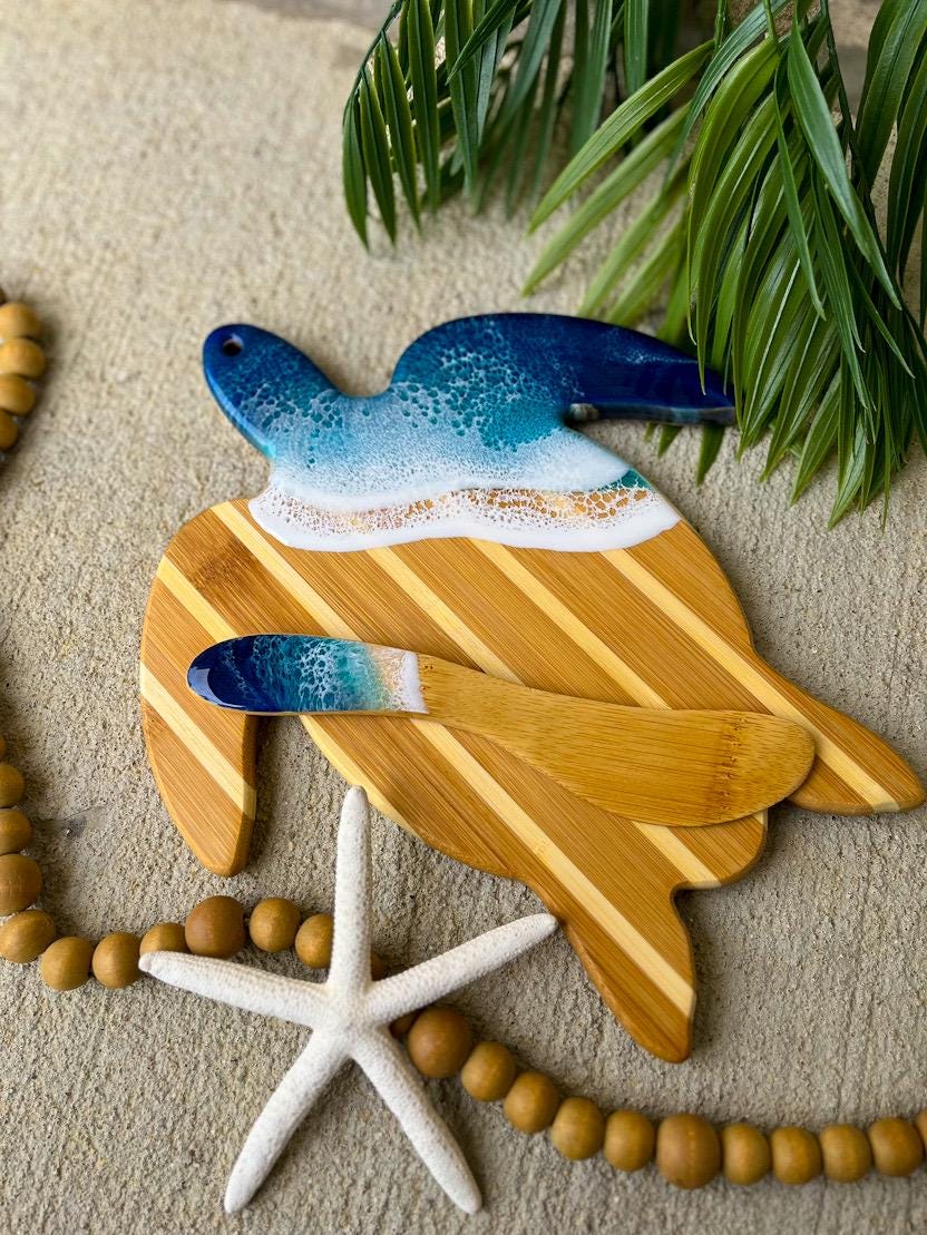 Sea Turtle Charcuterie Board Gift Set, Ocean Resin Cheese Board & Spreader, Coastal Kitchen Decor, Beach House Gift, Marine Biology Gift