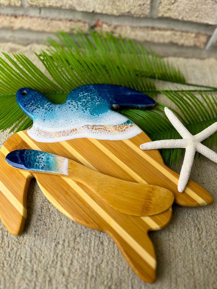 Sea Turtle Charcuterie Board Gift Set, Ocean Resin Cheese Board & Spreader, Coastal Kitchen Decor, Beach House Gift, Marine Biology Gift
