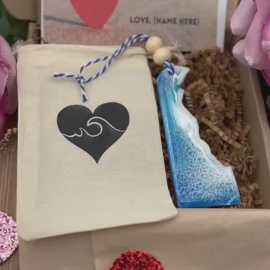 Delaware Ornament, Valentines Day Gift Box with Custom Card and Ornament Keeper Bag