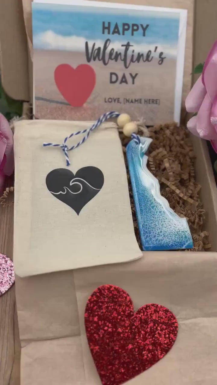 Delaware Ornament, Valentines Day Gift Box with Custom Card and Ornament Keeper Bag