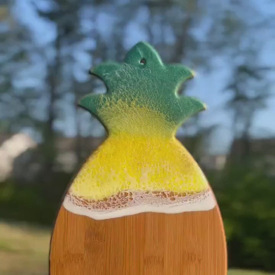 Pineapple Serving Board with Traditional Green and Yellow Pineapple Colors,  Pineapple Decor, Pineapple Gifts, Tropical Decor