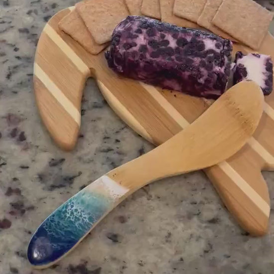 Sea Turtle Charcuterie Board Gift Set, Ocean Resin Cheese Board & Spreader, Coastal Kitchen Decor, Beach House Gift, Marine Biology Gift