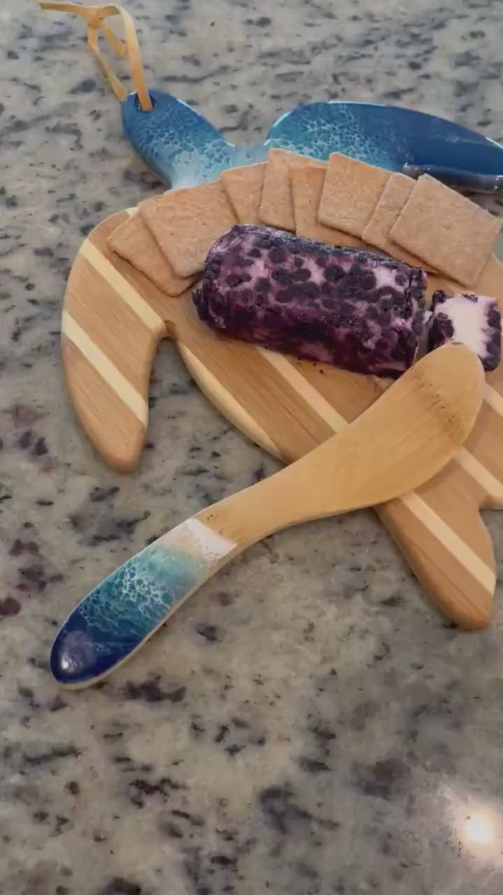 Sea Turtle Charcuterie Board Gift Set, Ocean Resin Cheese Board & Spreader, Coastal Kitchen Decor, Beach House Gift, Marine Biology Gift